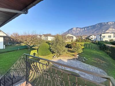 Maison - 220 m² - 5 pièces