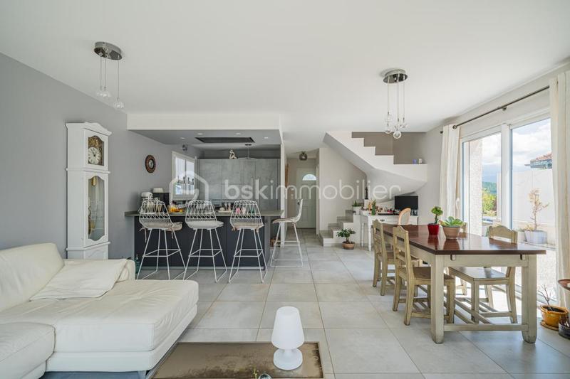 Maison - 102 m² - 4 pièces