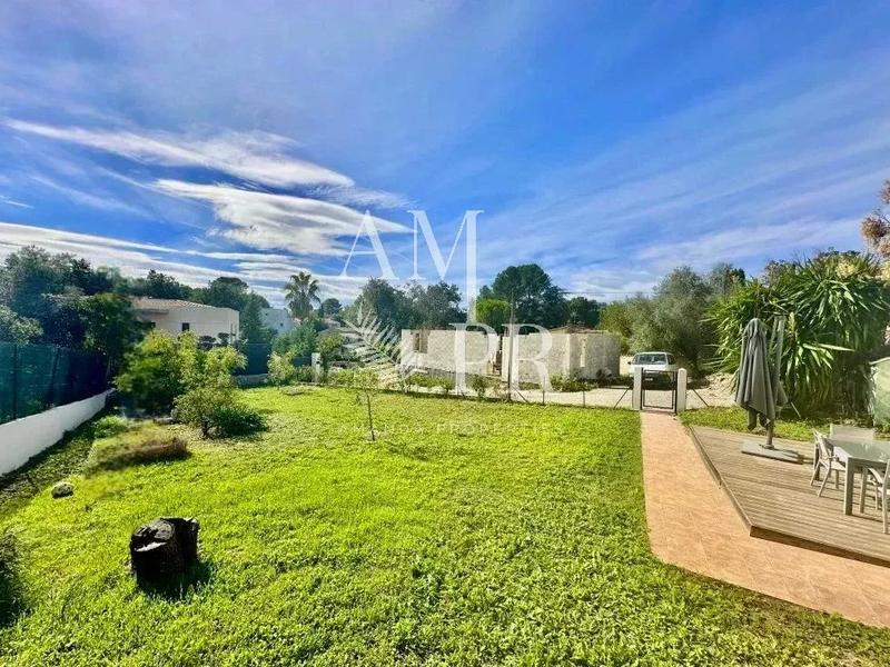 Maison - 181 m² - 7 pièces