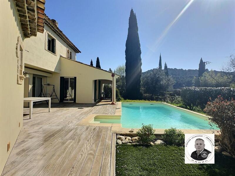 Maison - 217 m² - 7 pièces