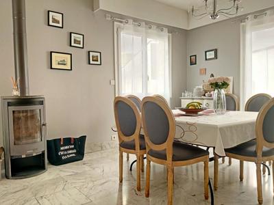 Propriété - 310 m² - 7 pièces