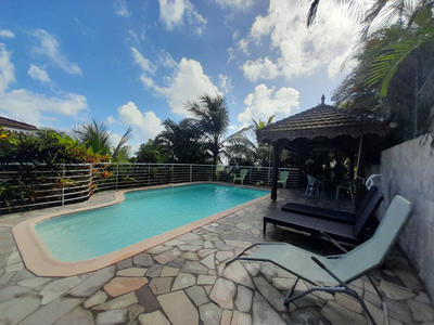 Maison - 240 m² - 9 pièces