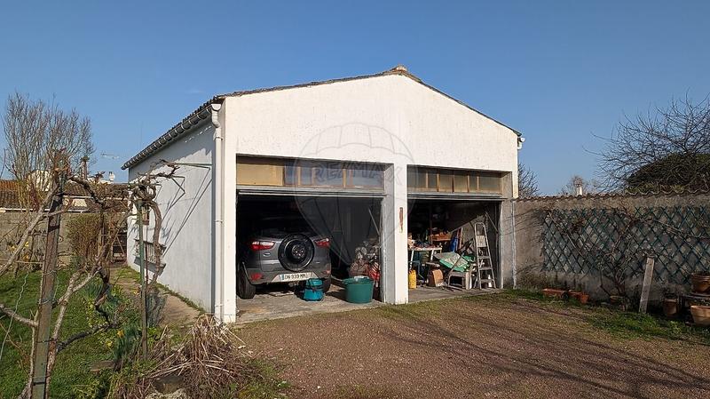 Maison - 280 m² - 10 pièces