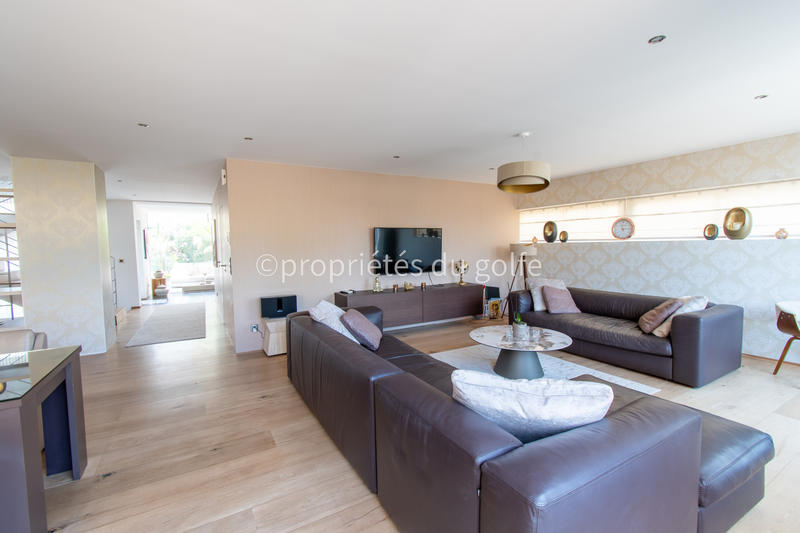 Maison - 305 m² - 7 pièces