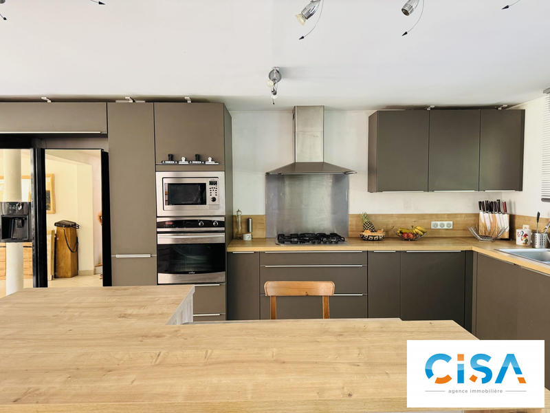 Maison - 180 m² - 8 pièces