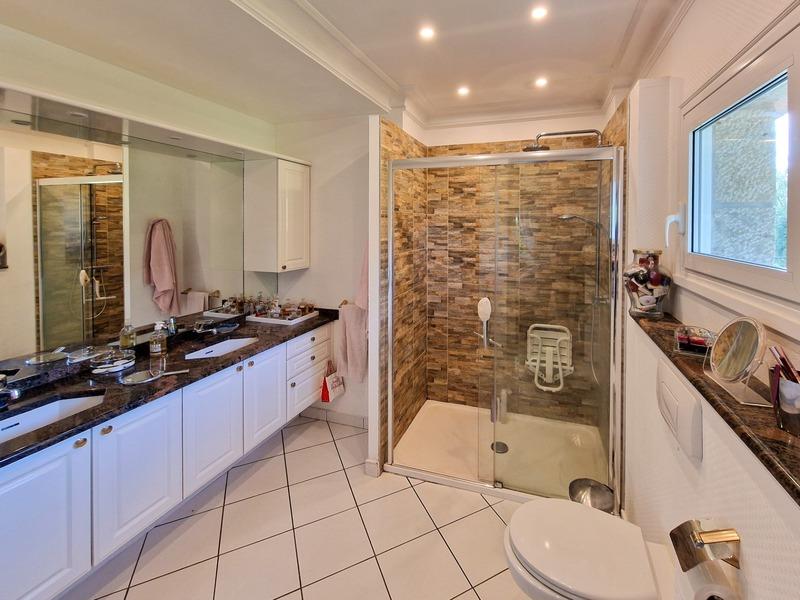 Propriété - 320 m² - 9 pièces