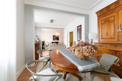 Maison - 250 m² - 10 pièces