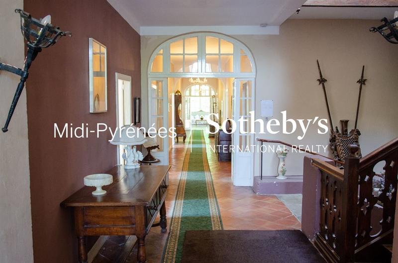 Château - 1 573 m² - 36 pièces