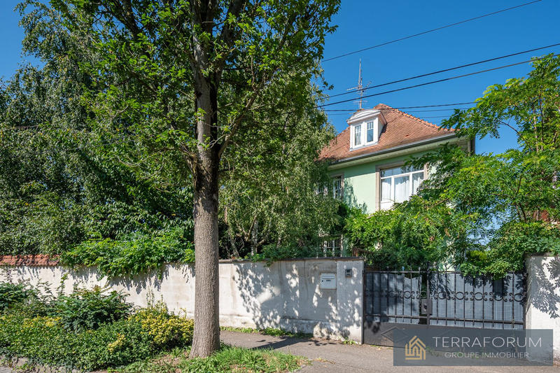 Maison - 265 m² - 8 pièces