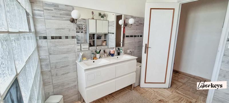 Propriété - 230 m² - 10 pièces