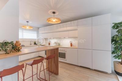 Maison - 270 m² - 11 pièces