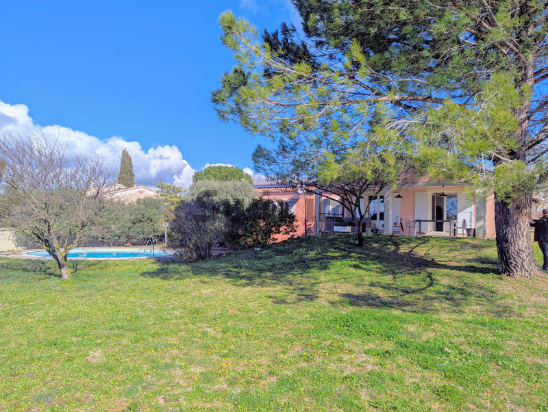 Villa - 228 m² - 9 pièces