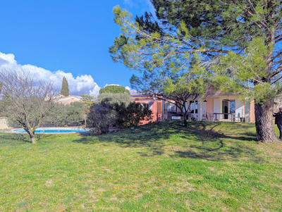 Villa - 228 m² - 9 pièces