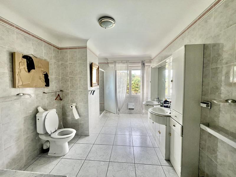 Villa - 280 m² - 9 pièces