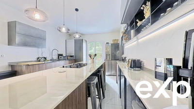 Villa - 223 m² - 6 pièces