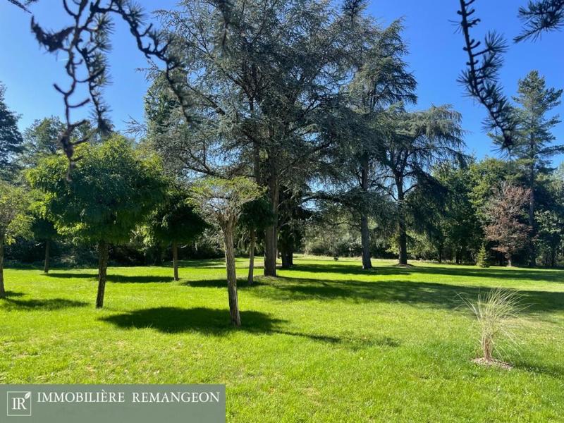 Propriété - 338 m² - 8 pièces