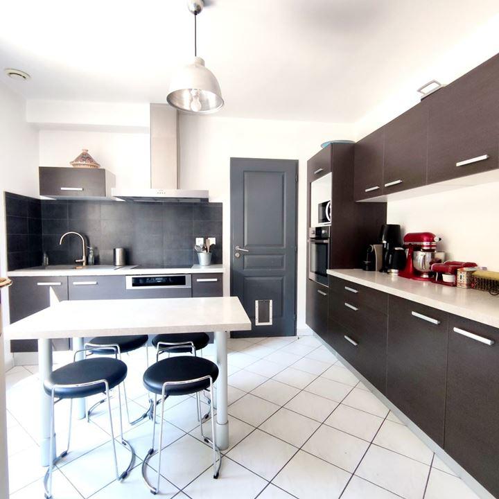 Maison traditionnelle - 181 m² - 8 pièces