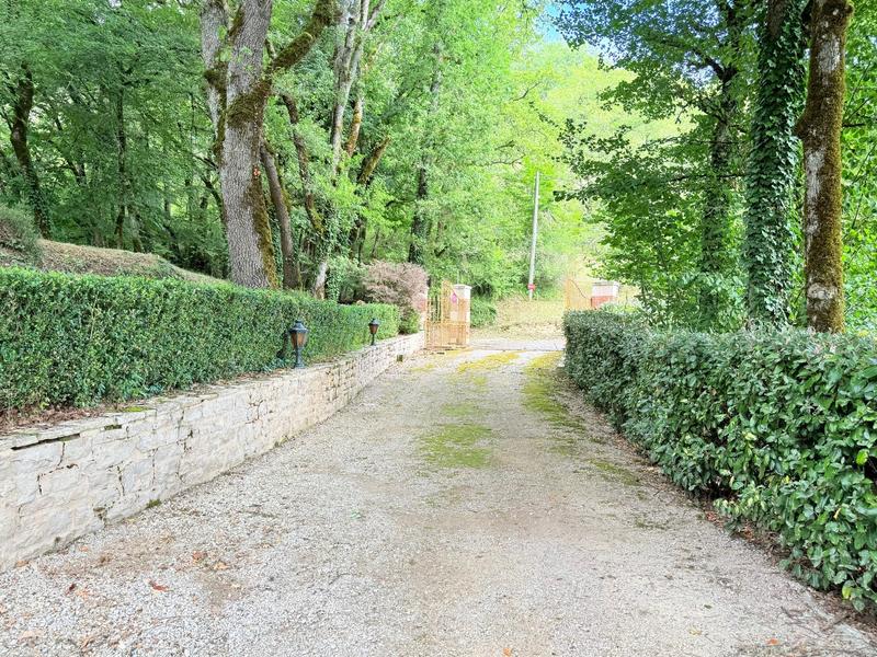 Maison - 406 m² - 16 pièces