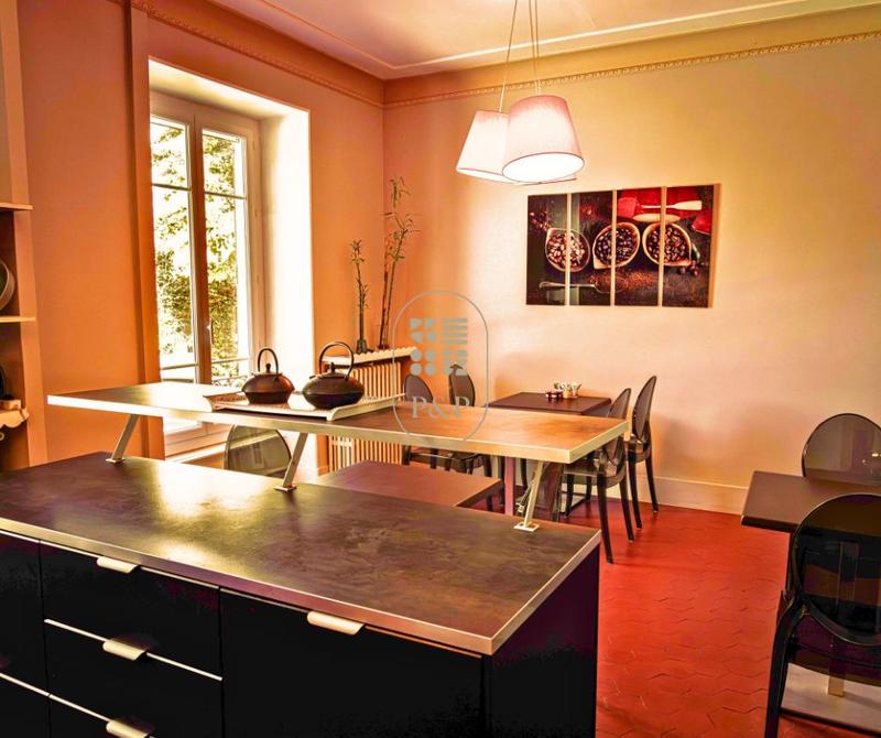 Maison - 423 m² - 8 pièces