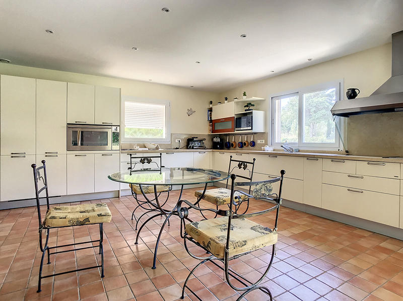 Maison - 241 m² - 9 pièces