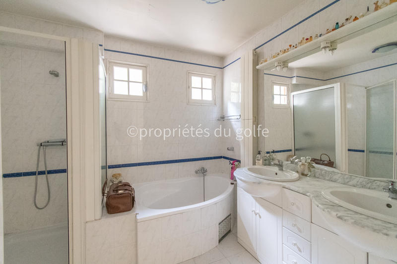 Maison - 216 m² - 5 pièces