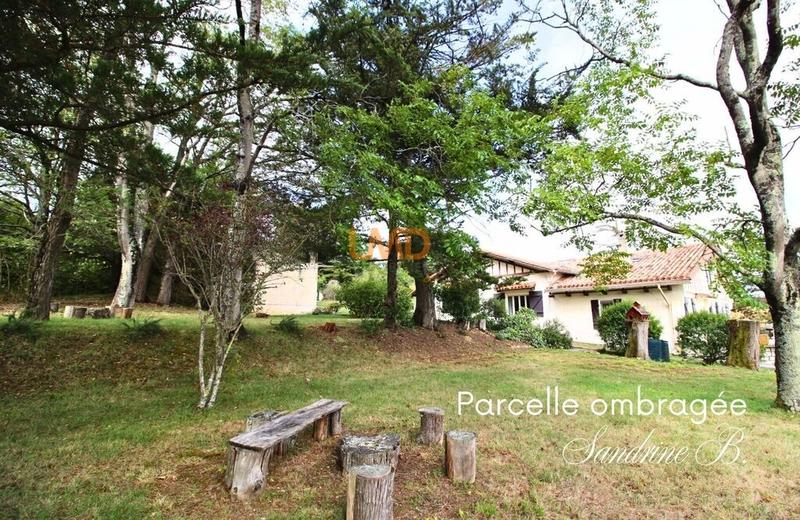 Maison - 275 m² - 8 pièces