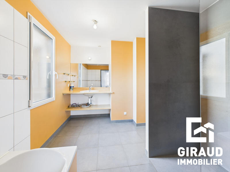 Maison - 92 m² - 4 pièces