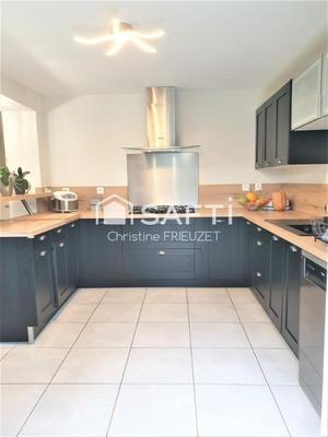 Maison - 123 m² - 8 pièces