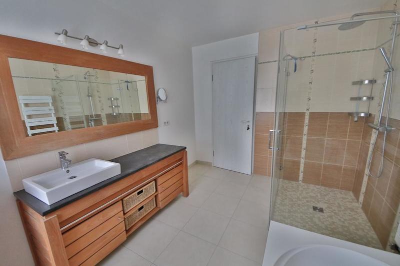 Maison - 180 m² - 5 pièces