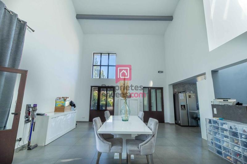 Maison - 240 m² - 9 pièces