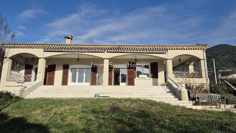 Villa - 242 m² - 9 pièces