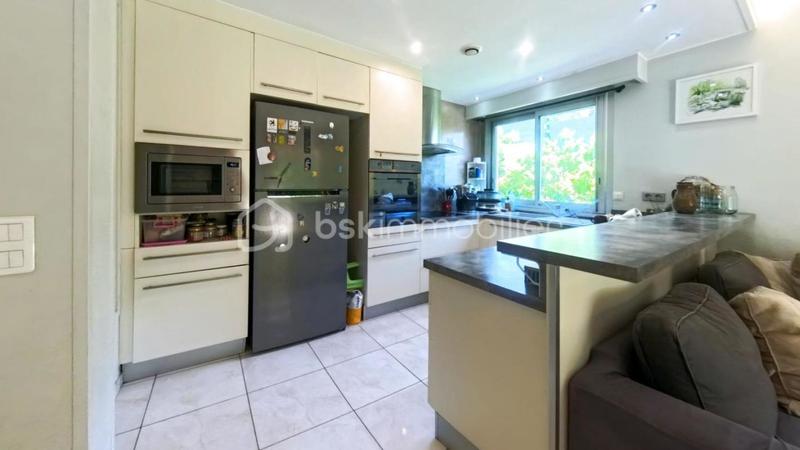 Appartement - 85 m² - 4 pièces