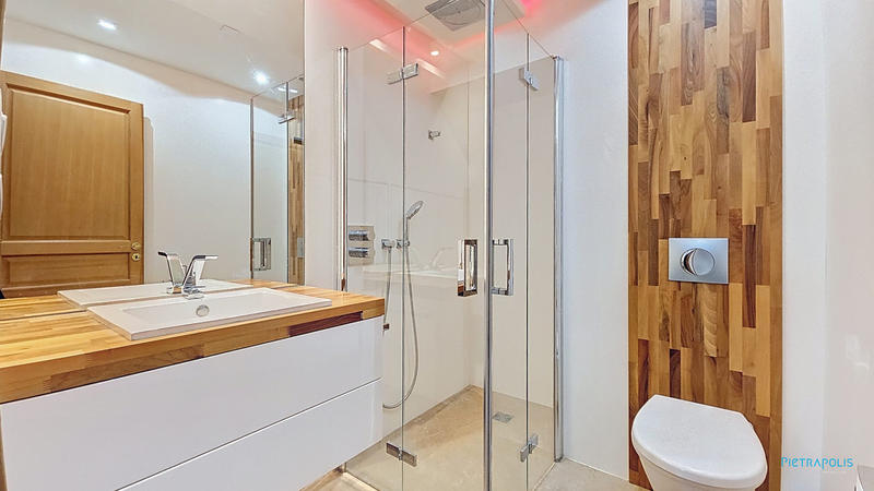 Maison - 198 m² - 7 pièces