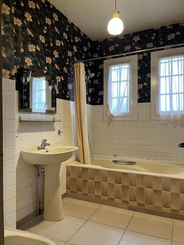 Maison traditionnelle - 123 m² - 6 pièces