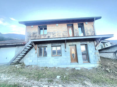 Maison - 90 m² - 6 pièces