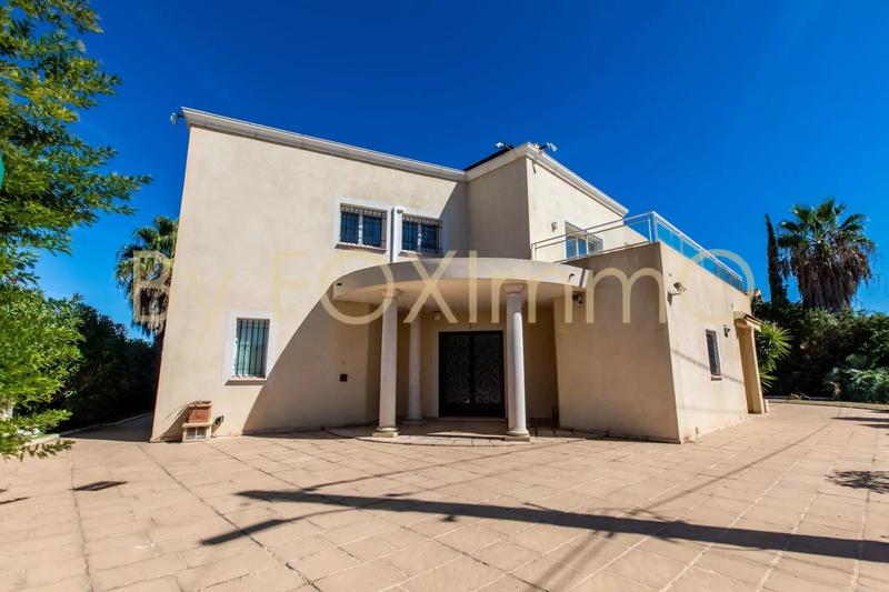 Maison - 334 m² - 8 pièces