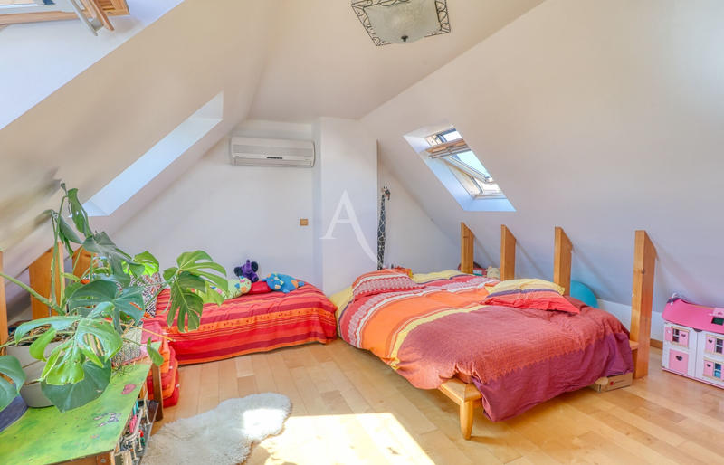 Maison - 107 m² - 6 pièces