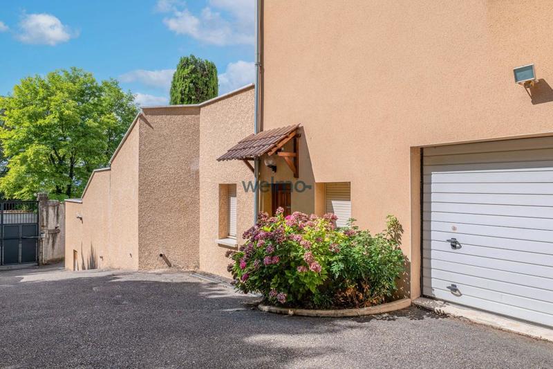 Maison - 245 m² - 8 pièces