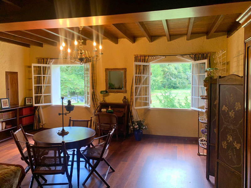 Maison traditionnelle - 184 m² - 6 pièces