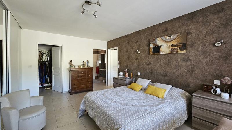 Villa - 196 m² - 6 pièces