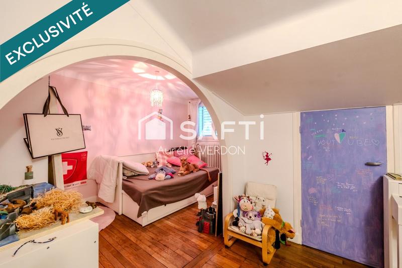 Maison - 230 m² - 7 pièces