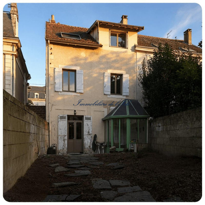 Maison - 179 m² - 9 pièces