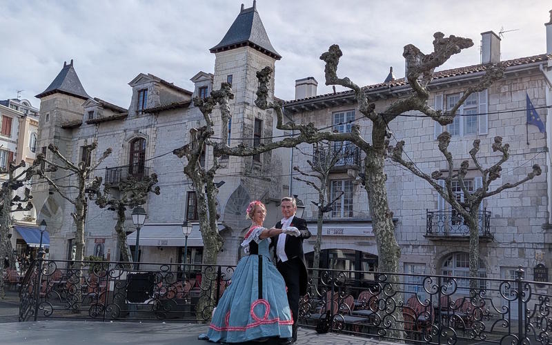 Danses de temps de Eugénie et Napoléon III : Démonstration et participation par le public