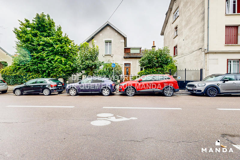 Chambre - 9 m² - 5 pièces