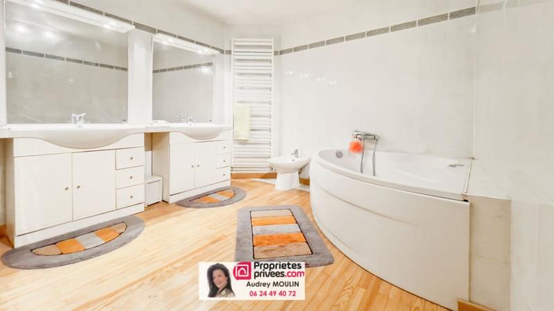 Maison - 228 m² - 7 pièces