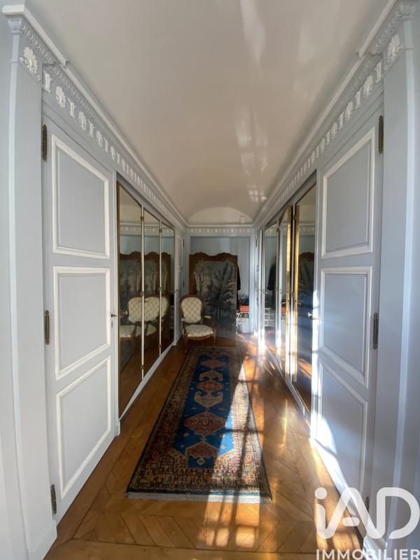 Appartement - 208 m² - 5 pièces