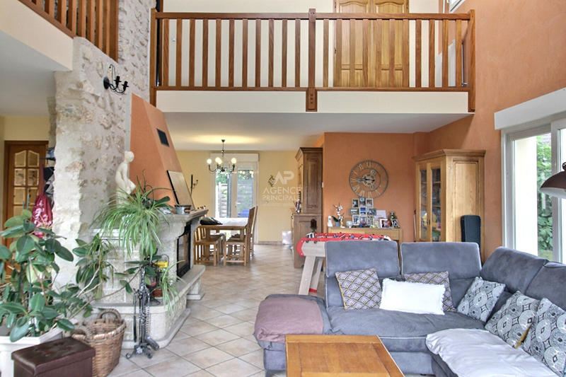Maison - 180 m² - 8 pièces