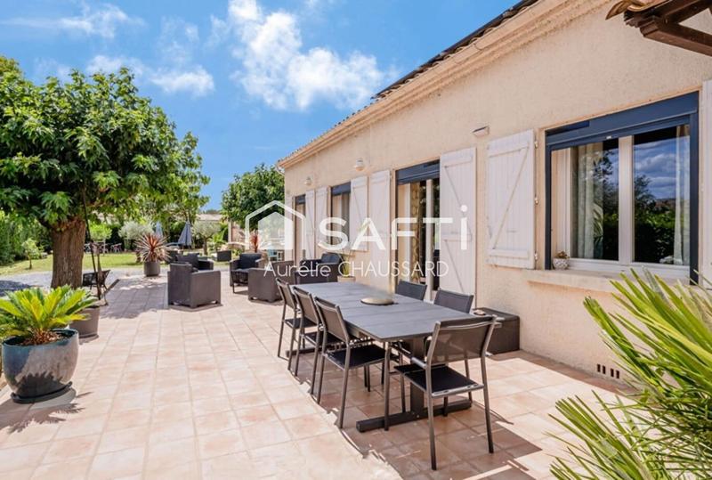 Maison - 220 m² - 7 pièces