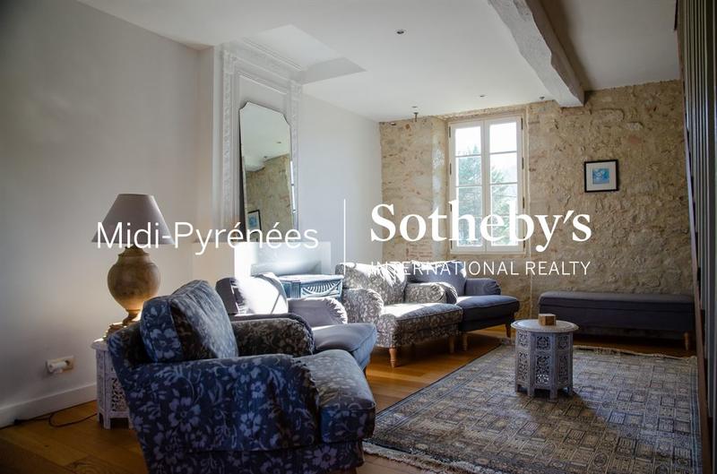 Maison - 397 m² - 9 pièces