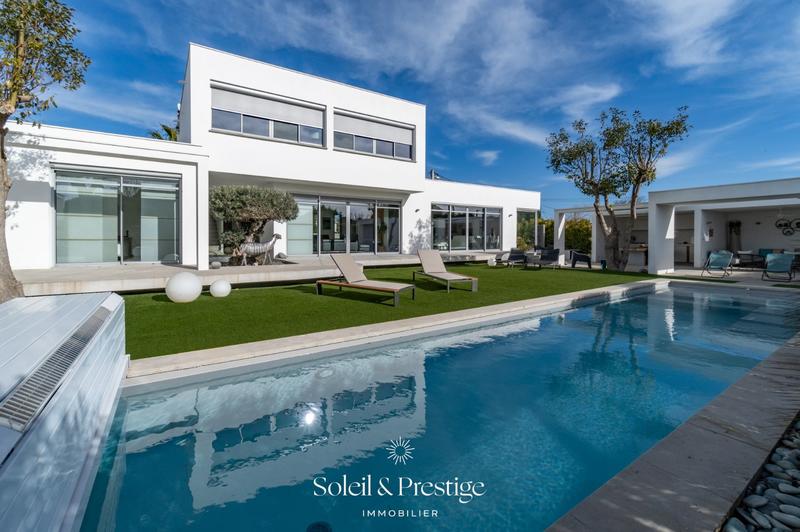 Maison - 313 m² - 8 pièces